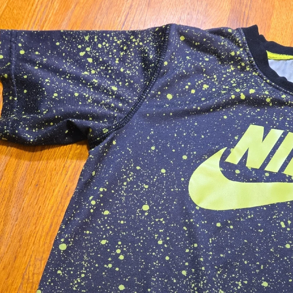 Nike Kids Medium Splatter Black‎ Neon Green Dri-Fit Skateboarding Crew Neck Tee